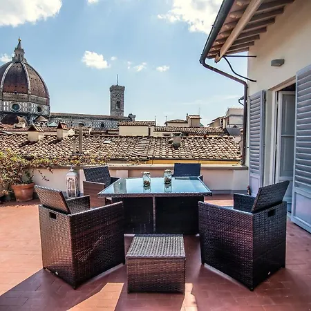 Penthouse With Big Terrace Duomo View Apartamento