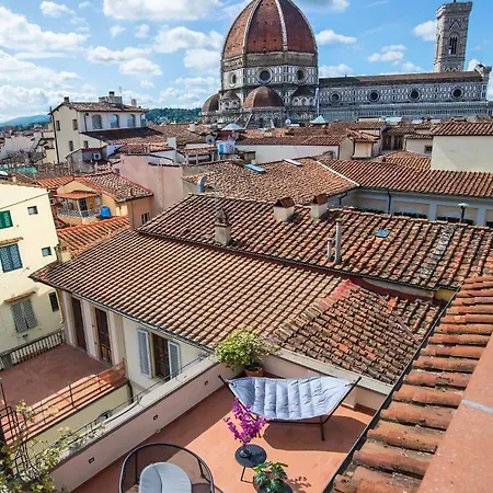 Penthouse With Big Terrace Duomo View Apartmán